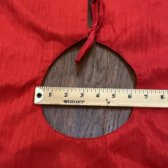 Gnome and Snowflake Bead & Applique Tree Skirt - Picture 11 of 12